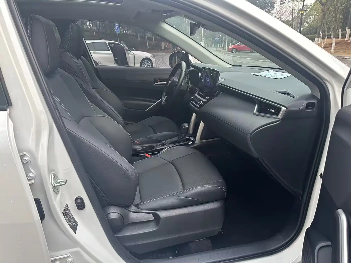 Toyota Frontlander 2023 2.0L Smart Hybrid Dual Engine Prestige Edition фото 7