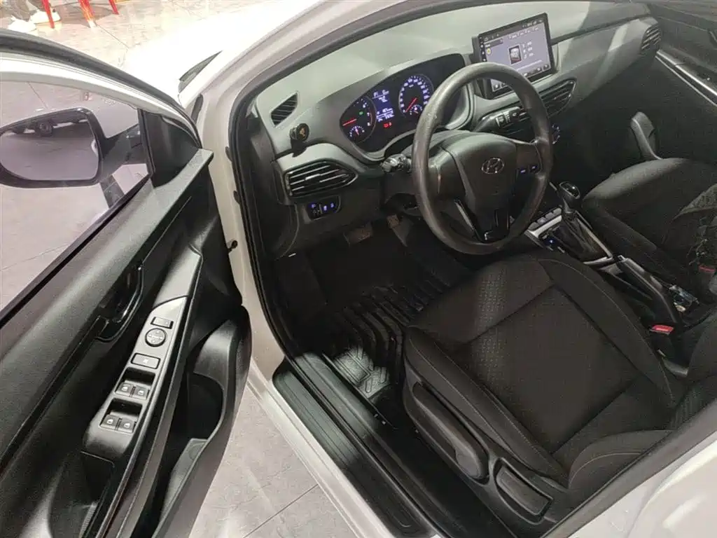 Hyundai Elantra 2018 1.6L Automatic Pleasing Edition GL China VI фото 16
