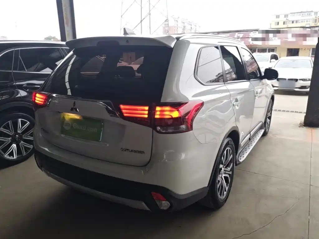 Mitsubishi Outlander 2018 2.0L 2WD Glory Edition 5-seater фото 7