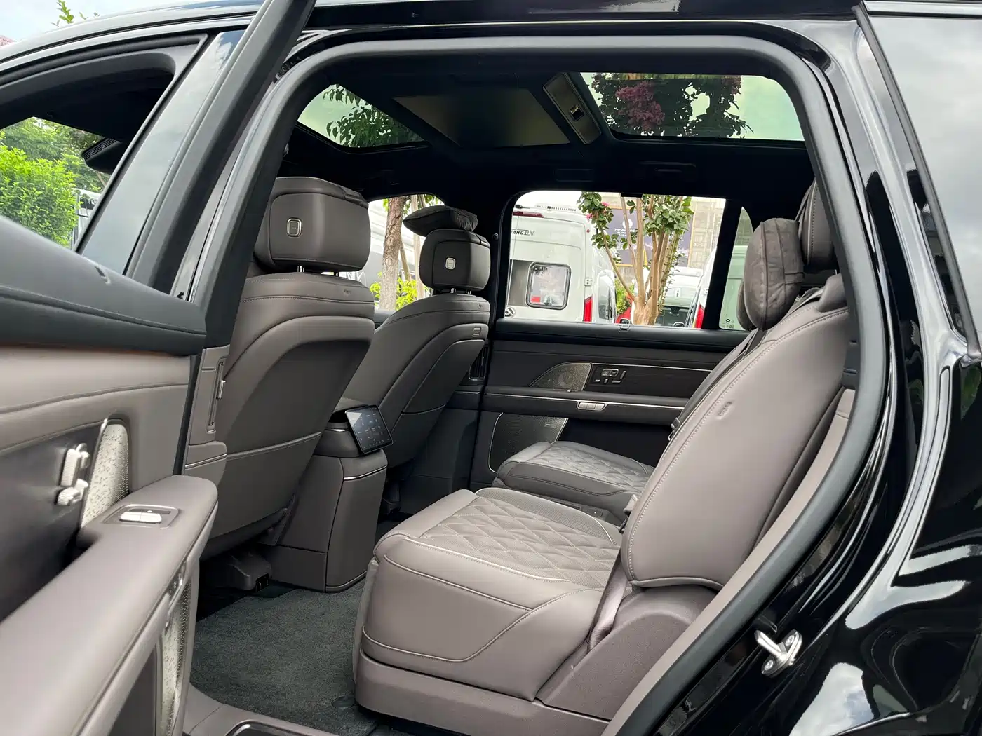 NIO ES8 2025 2025 Model 6-Seat Executive Luxury Edition