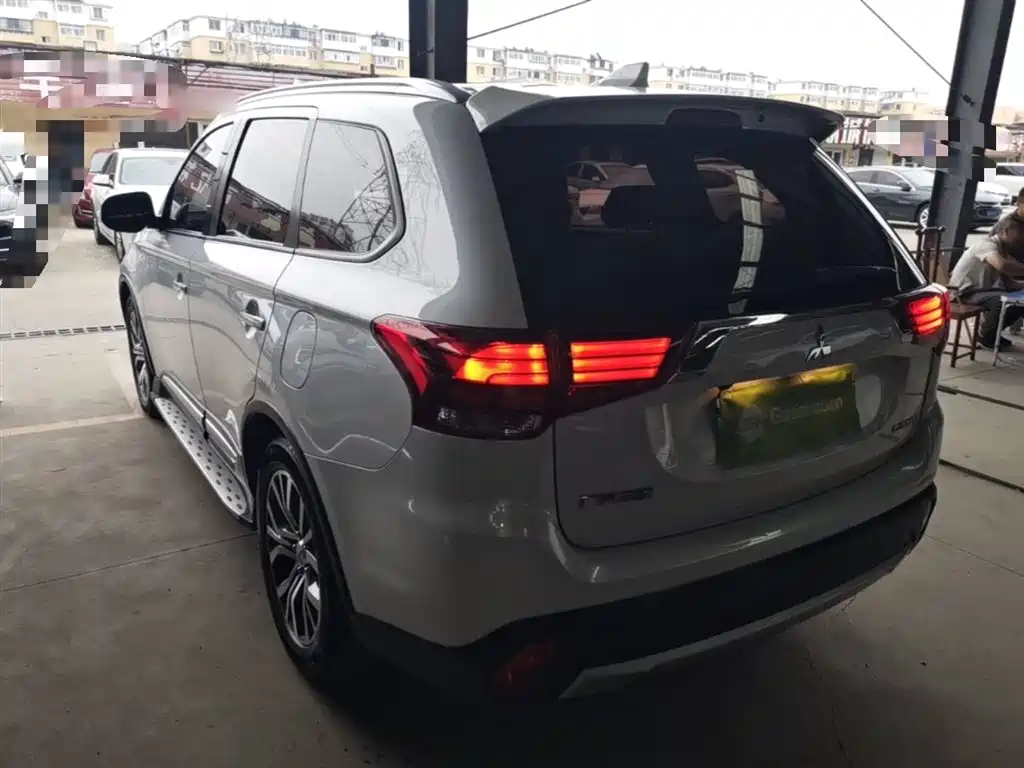 Mitsubishi Outlander 2018 2.0L 2WD Glory Edition 5-seater фото 5