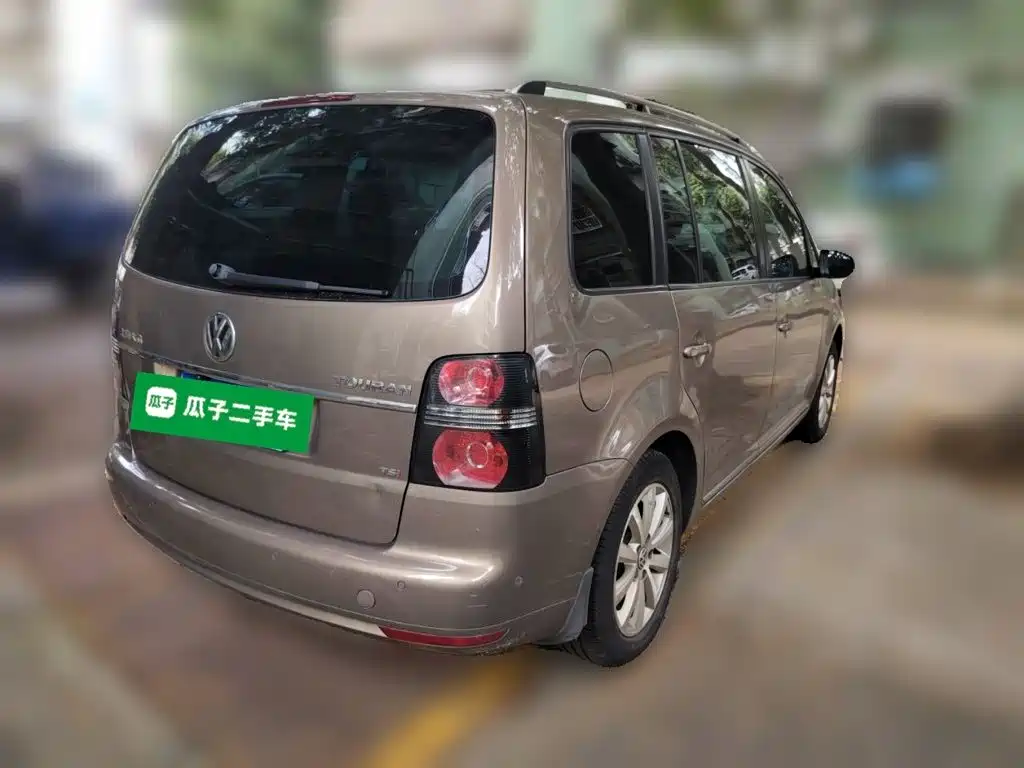 Photo 4 - Volkswagen Touran