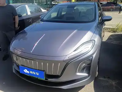 Hongqi E-QM5