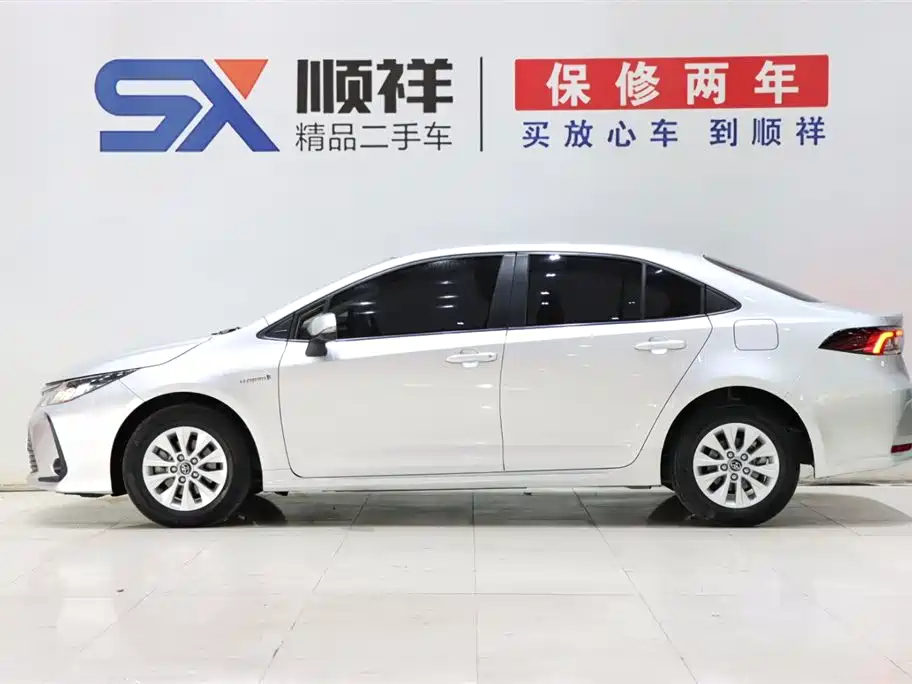 Toyota Corolla 2021 Hybrid 1.8L E-CVT Pioneer Edition фото 6
