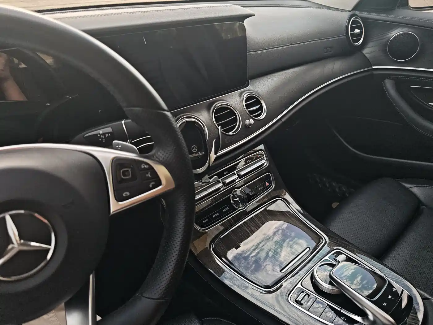 Mercedes-Benz E-Class 2016 E 200 L Sport Type фото 20