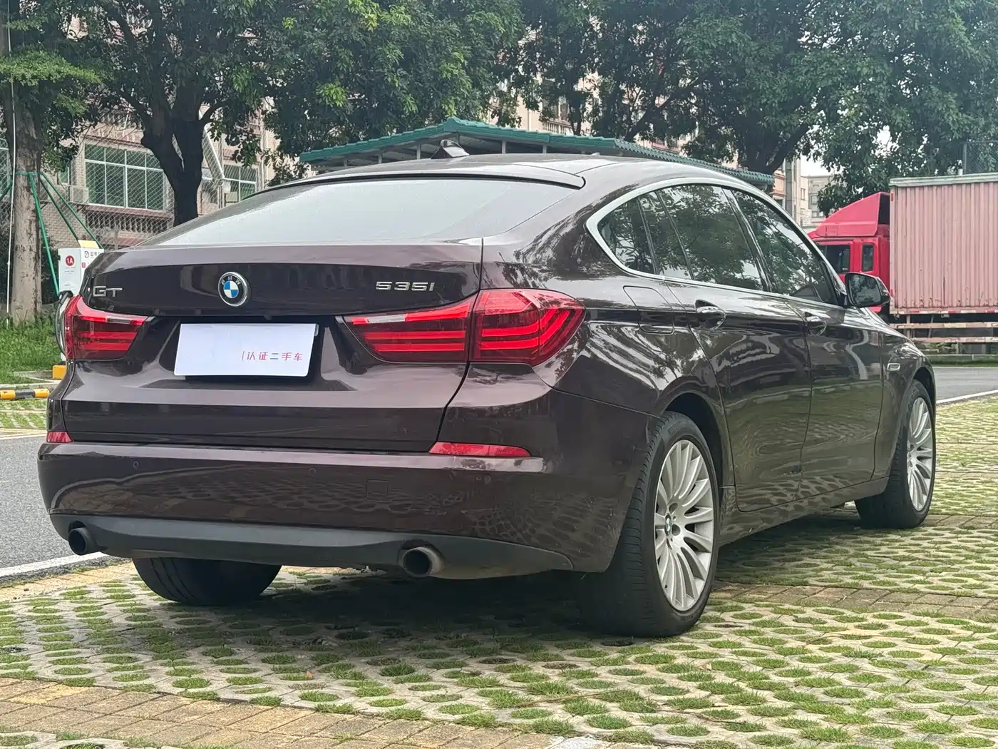 BMW 5 Series GT 2014 535i Leading фото 6
