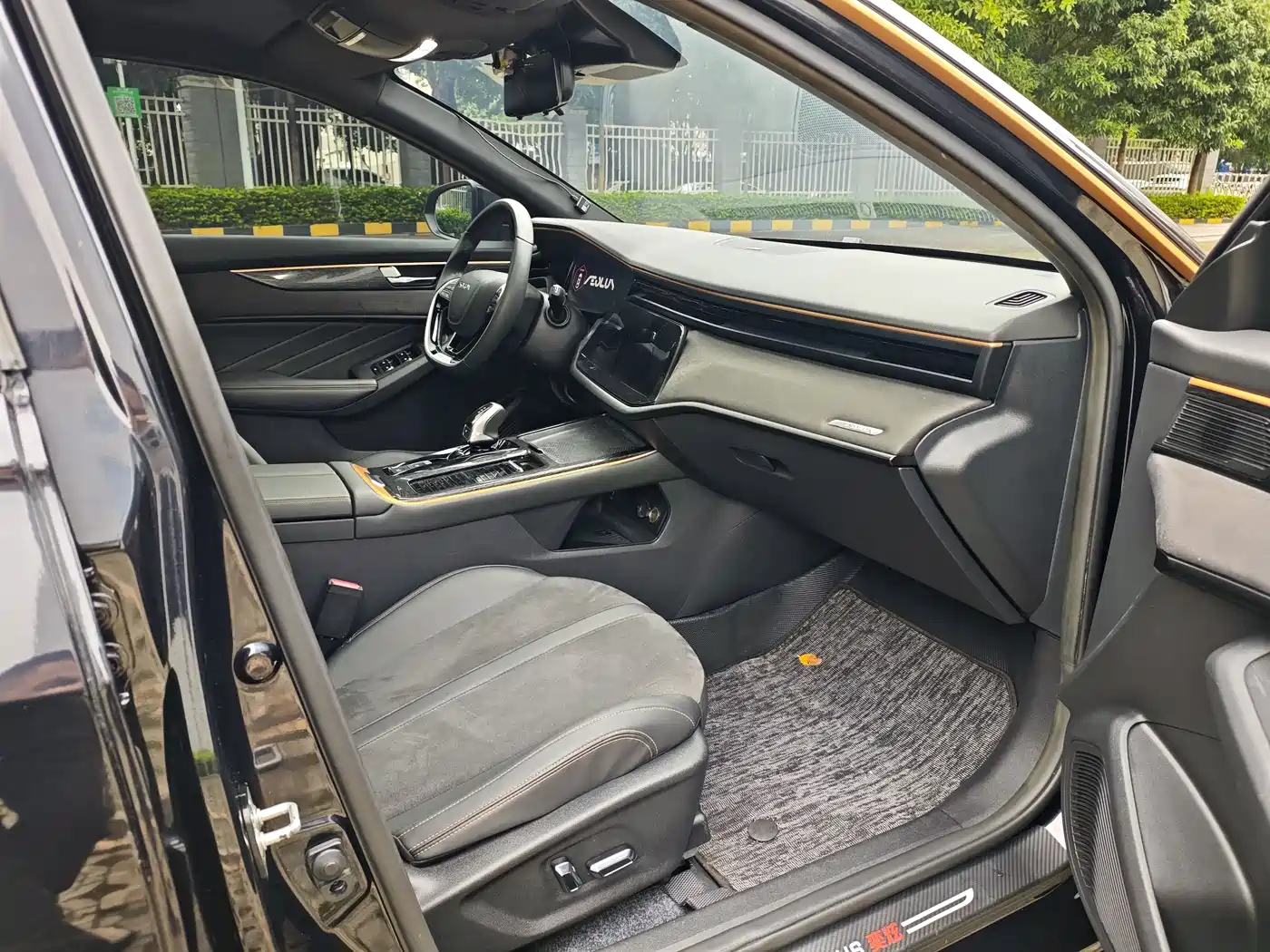 DONGFENG YI HYUN MAX