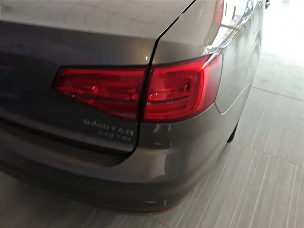 Volkswagen Sagitar 2017 230TSI Automatic Comfort фото 8
