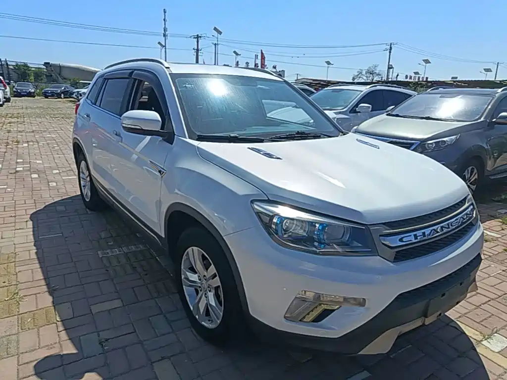 Photo 4 - Changan CS75