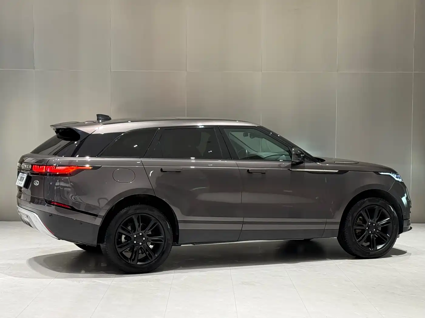 Land Rover Range Rover Velar 2022 250PS Golden Collector's Edition фото 4