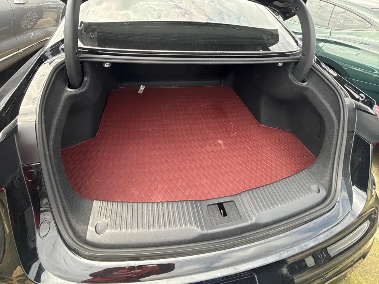 Hongqi H5 2025 1.5T DCT Flag Rhythm 500,000 Units Memorial Edition фото 12