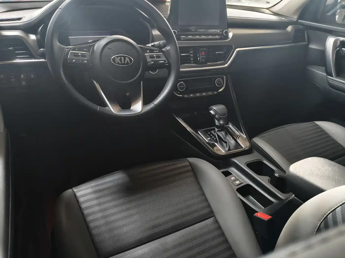 Kia Sportage 2019 2.0L Automatic Smart Luxury Edition фото 17