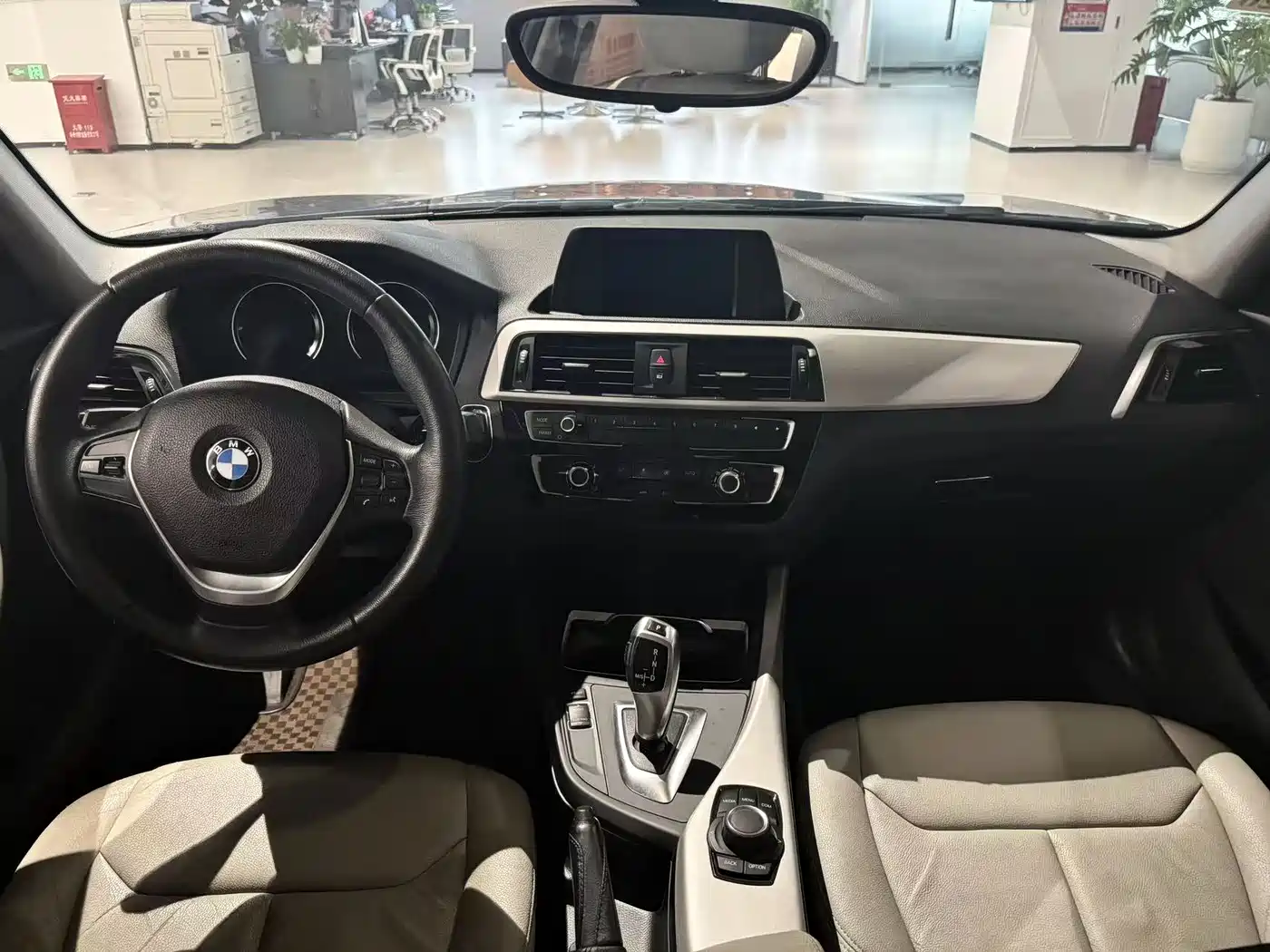 BMW 1 Series (Import) 2016 118i Leading фото 9