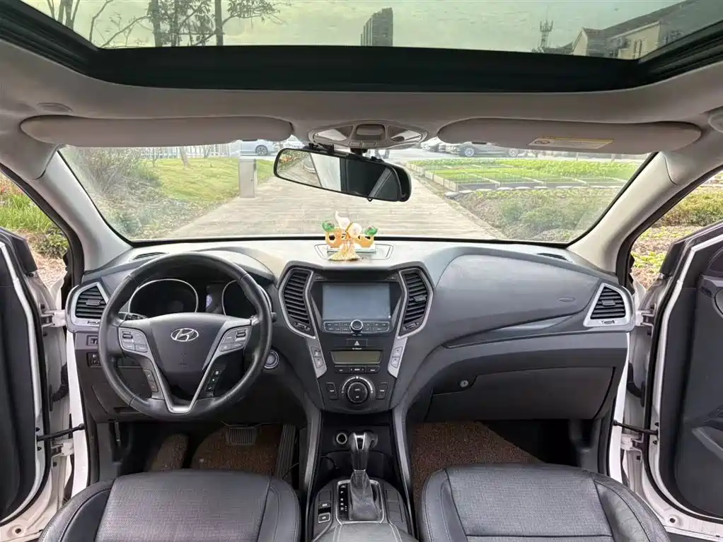 Hyundai Santa Fe 2013 Model 2.4L Automatic 2WD Smart фото 4