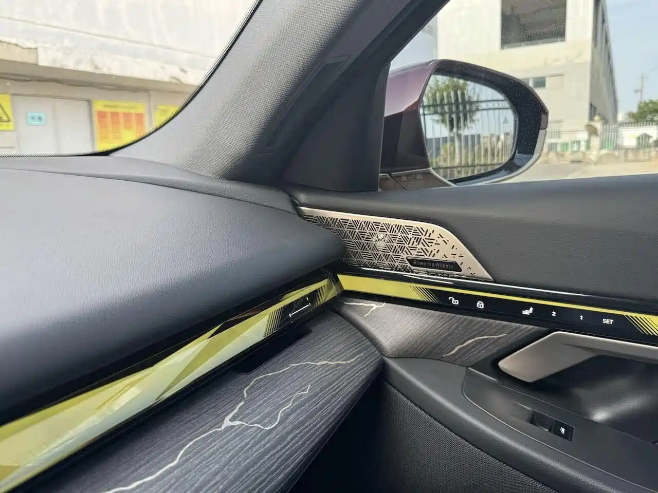 BMW 5 Series 2024 530Li Premium M Sport Package фото 17