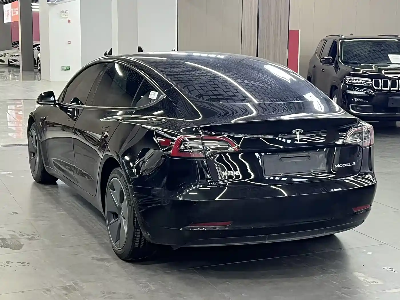 TESLA MODEL 3