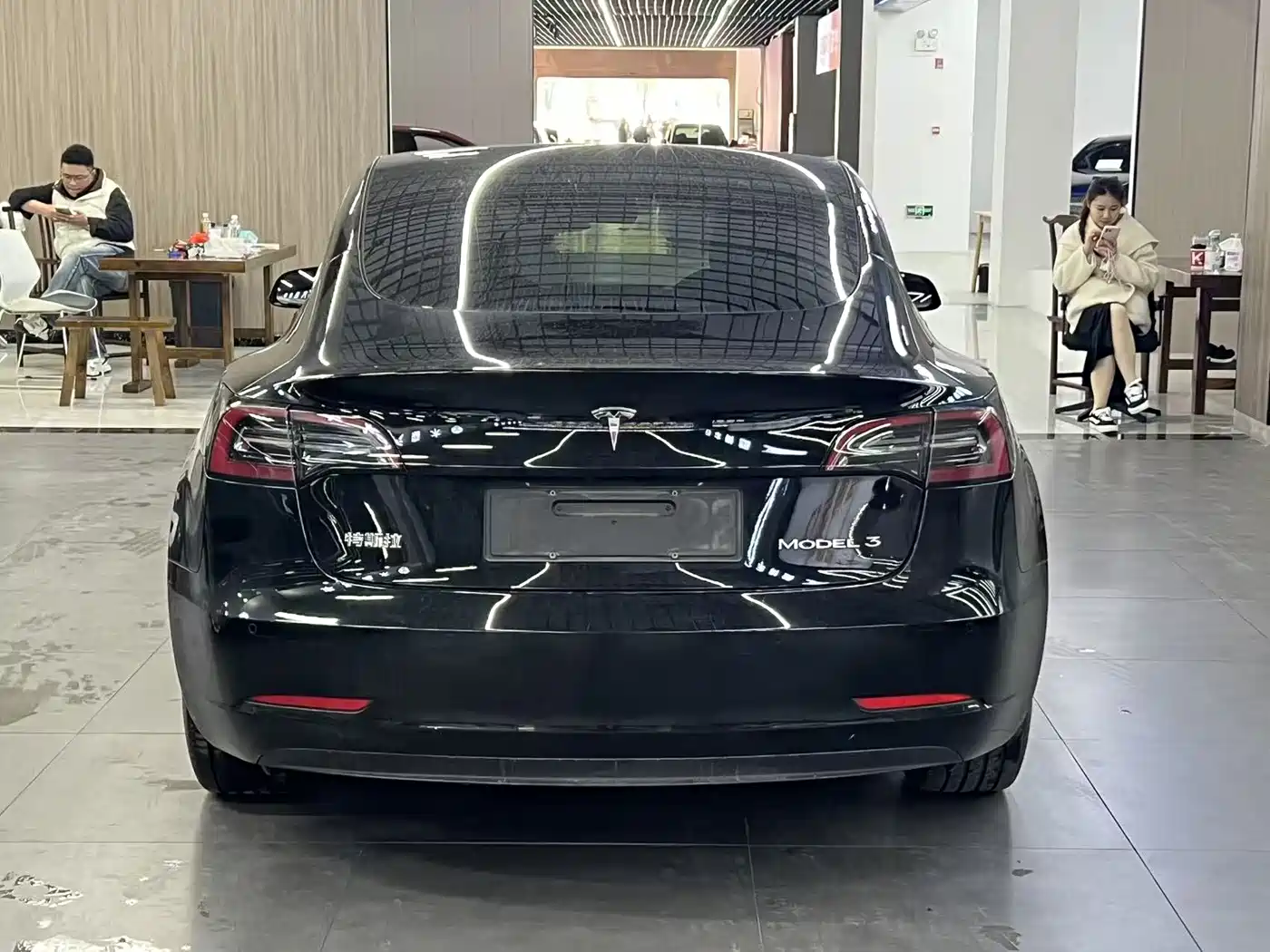 TESLA MODEL 3