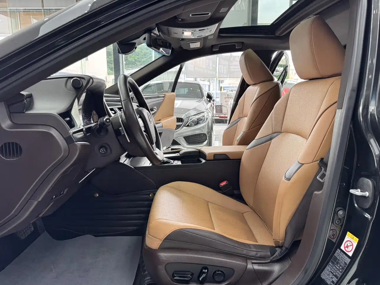 Lexus ES 2018 300h Excellence Edition China V фото 18