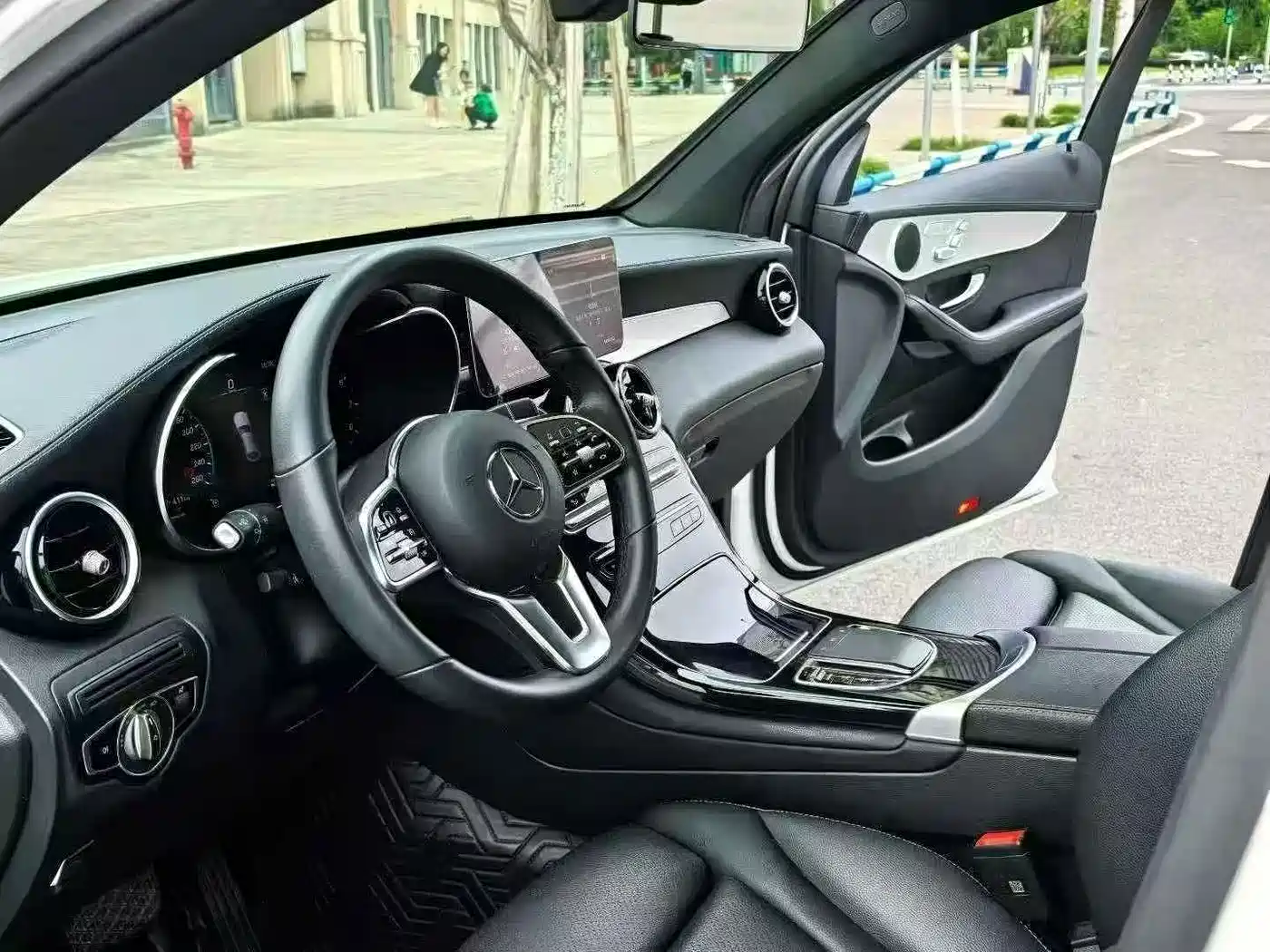 Mercedes-Benz GLC Coupe 2023 Model GLC 260 4MATIC Coupe SUV фото 4