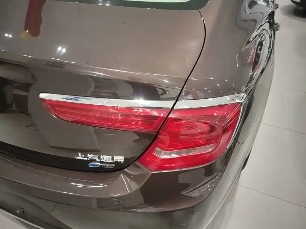 Photo 8 - Buick LaCrosse