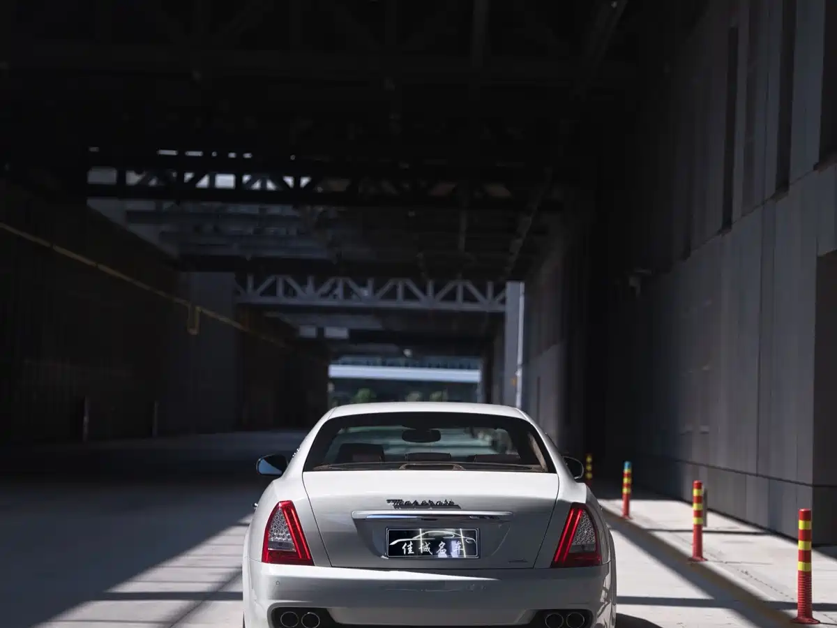 Photo 2 - Maserati Quattroporte