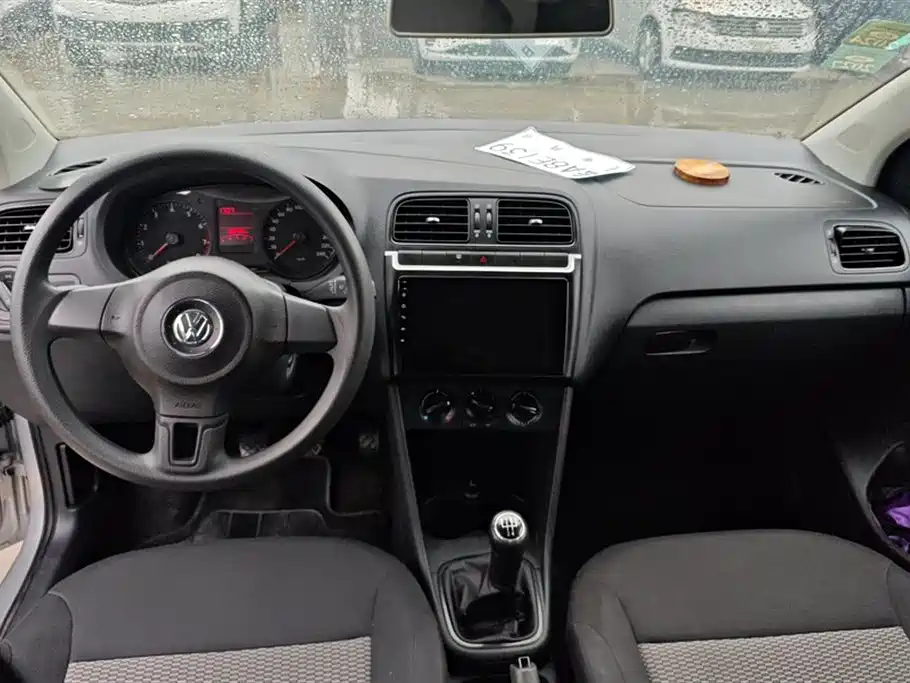 Volkswagen Polo 2013 1.4L Manual Trend Edition фото 12
