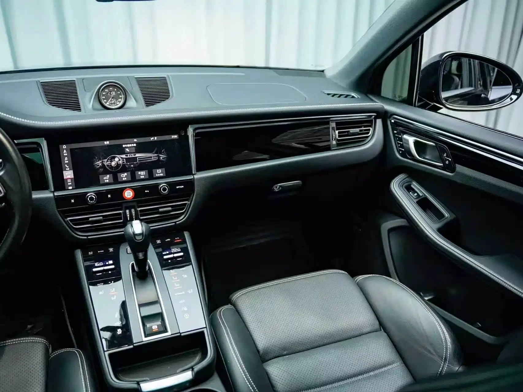 Photo 10 - Porsche Macan