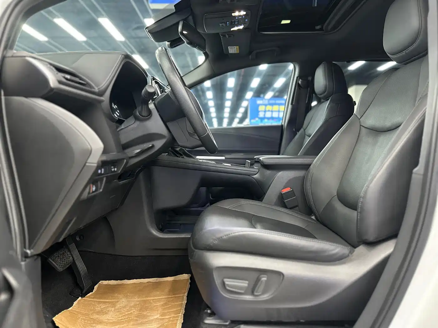 Toyota Sienna 2021 2.5L Hybrid Ultimate Edition фото 4