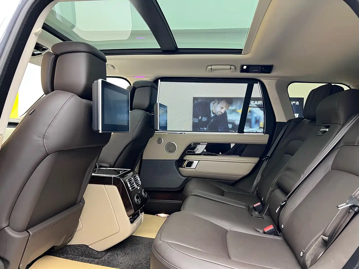 Land Rover Range Rover 2022 3.0 L6 400PS Heritage Extended Classic Edition фото 10
