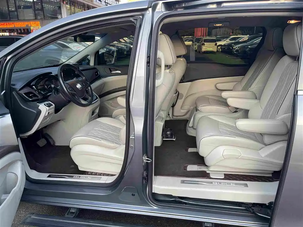Фото 15 - Buick GL8