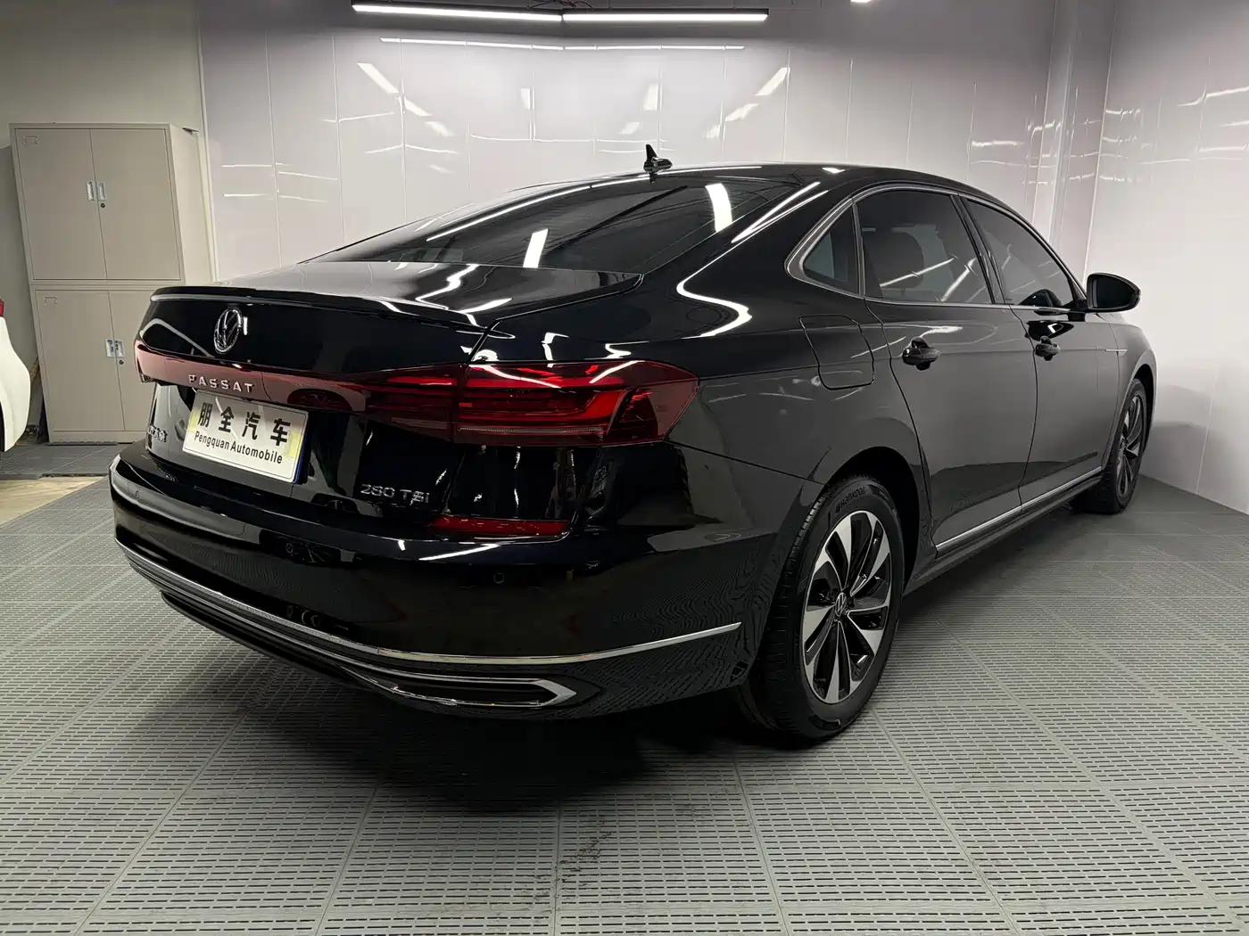 Volkswagen Passat 2023 280TSI Starlight Elite Edition фото 18