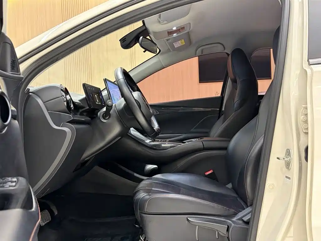 BYD E2
