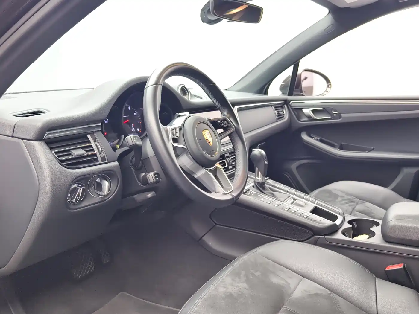Porsche Macan фото 12
