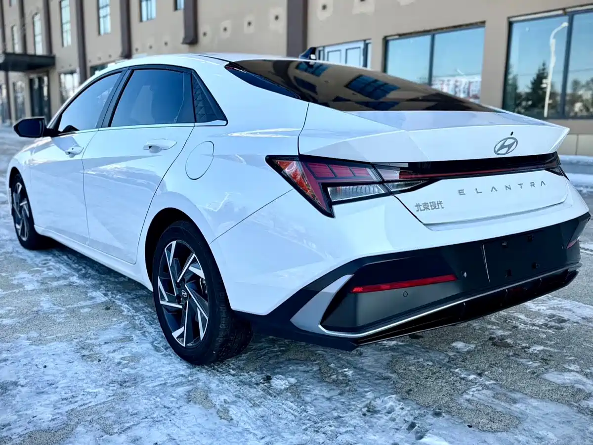 Hyundai Elantra 2023 Model 1.5L CVT LUX Premium Edition фото 6