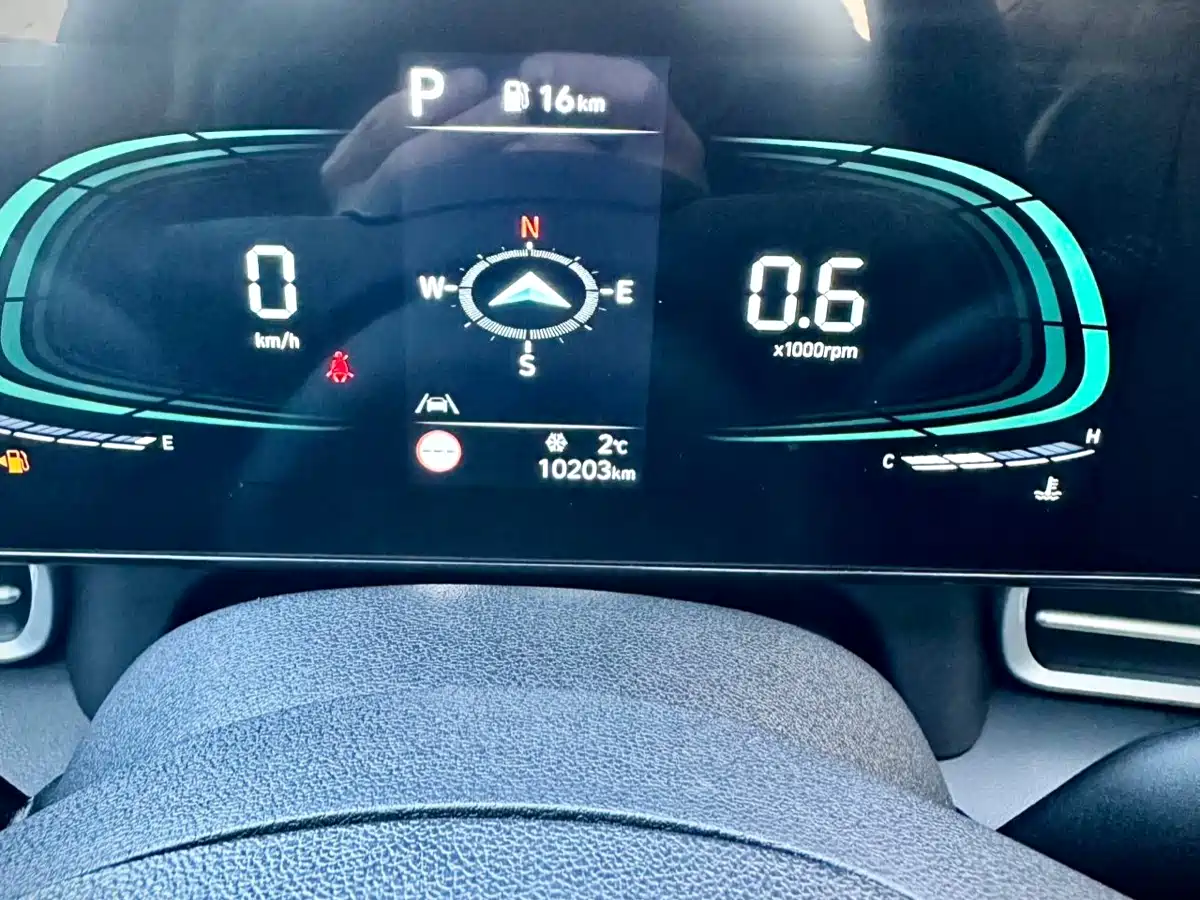 Hyundai Elantra 2023 Model 1.5L CVT LUX Premium Edition фото 19