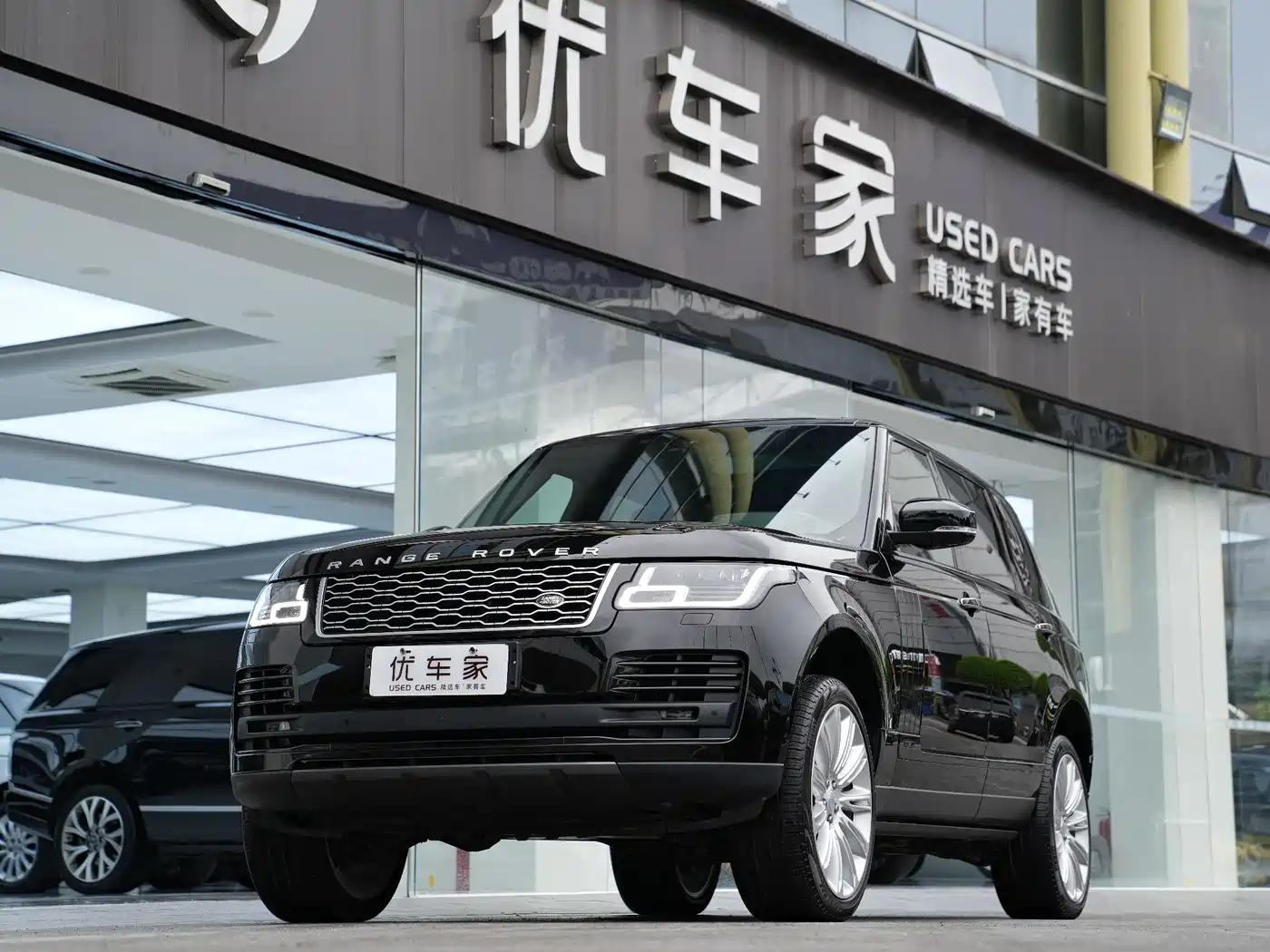 Land Rover Range Rover 2020 3.0 L6 Supreme Creation Extended Version фото 3
