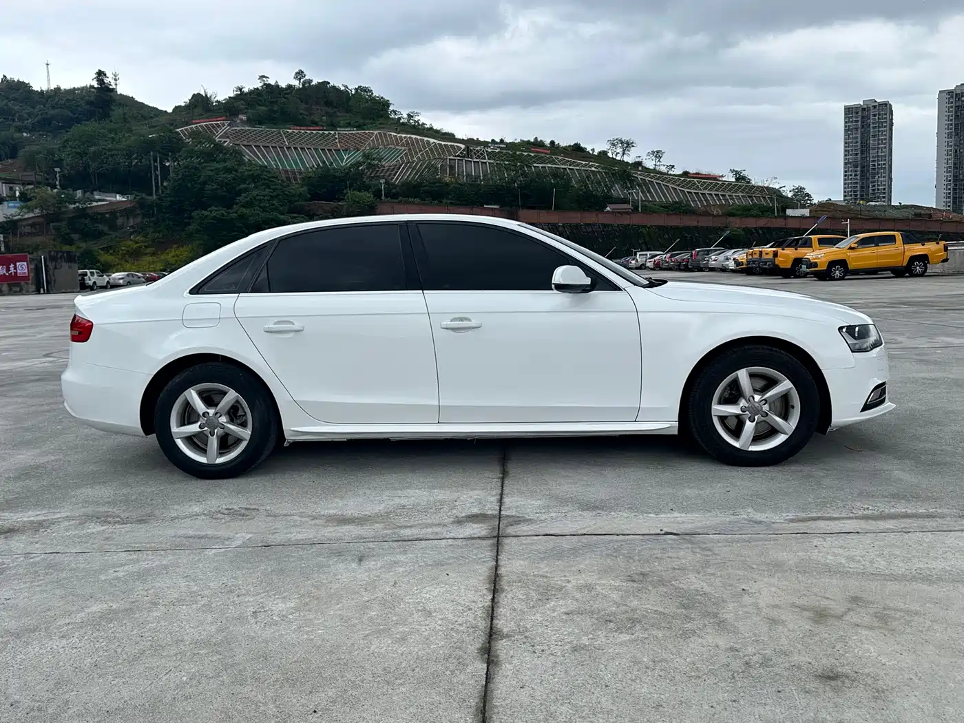 Audi A4L 2013 30 TFSI Automatic Comfort фото 4