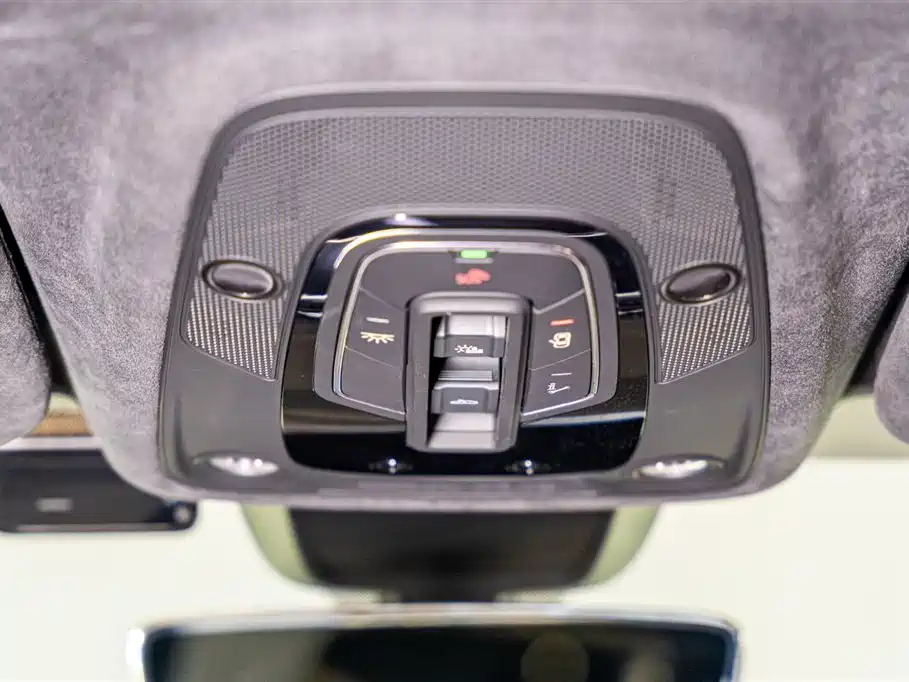 Audi SQ7 2024 4.0 TFSI Dark Knight Edition фото 15