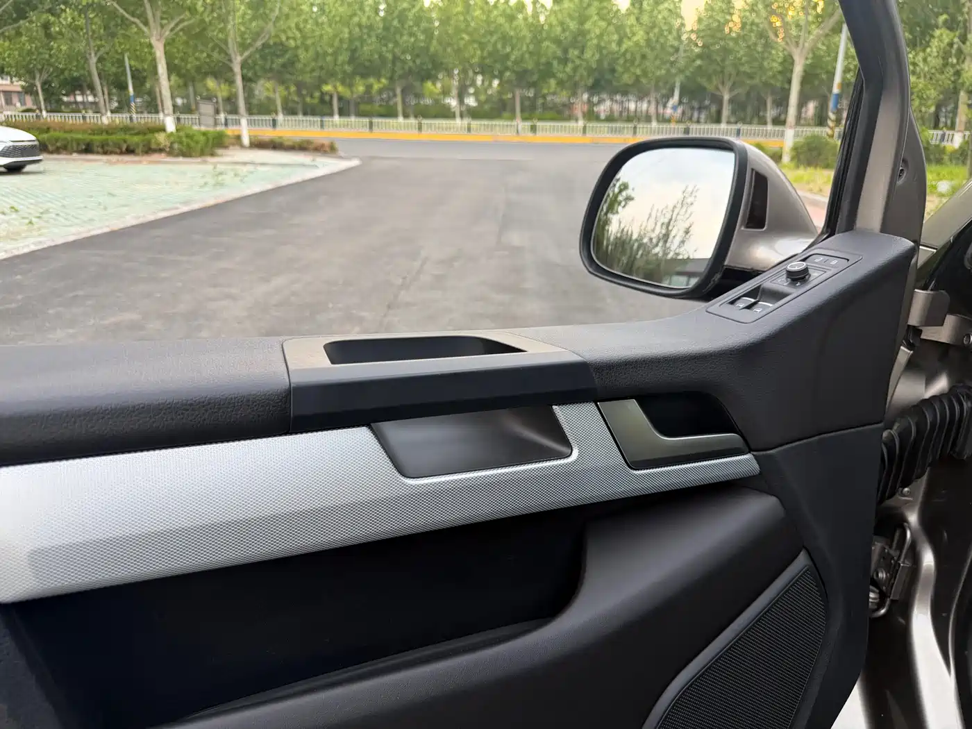 Volkswagen Multivan 2017 2.0TSI 4WD Explorer 7-seater фото 13