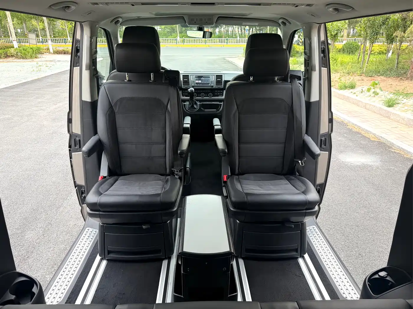 Volkswagen Multivan 2017 2.0TSI 4WD Explorer 7-seater фото 16