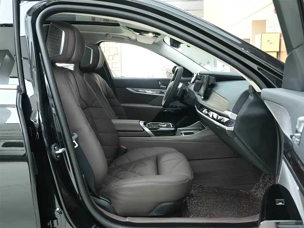 BMW 7-SERIES