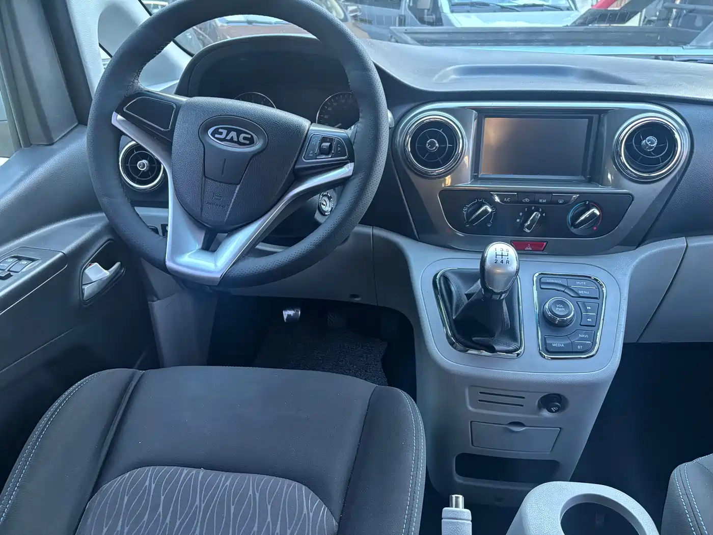 JAC Refine M3 2018 2018 IKEA Edition 1.6L Luxury Smart