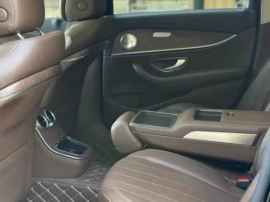 Фото 5 - Mercedes-Benz E-Class