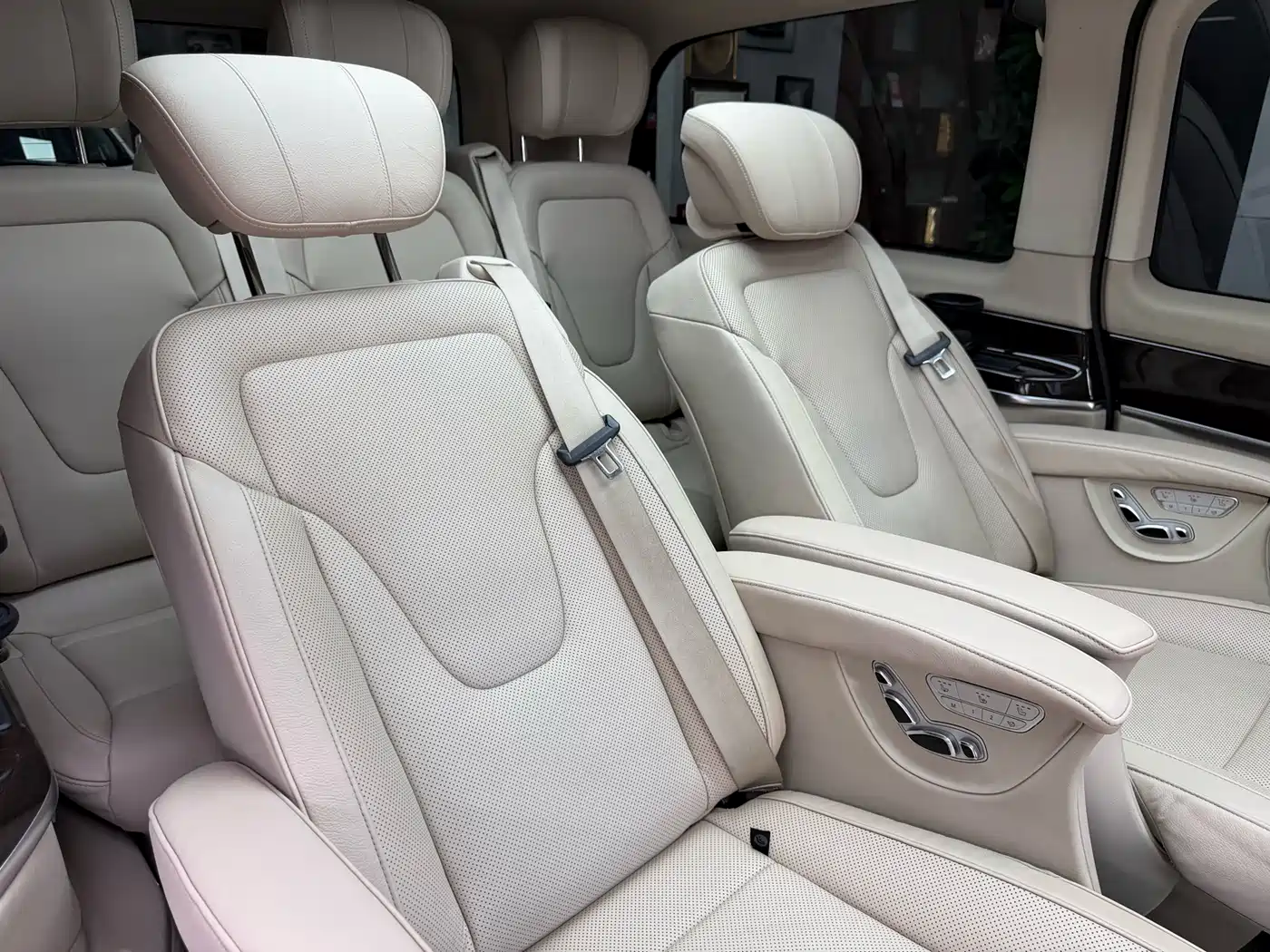 Mercedes-Benz V-Class 2017 Model V 260 Premium Edition фото 39