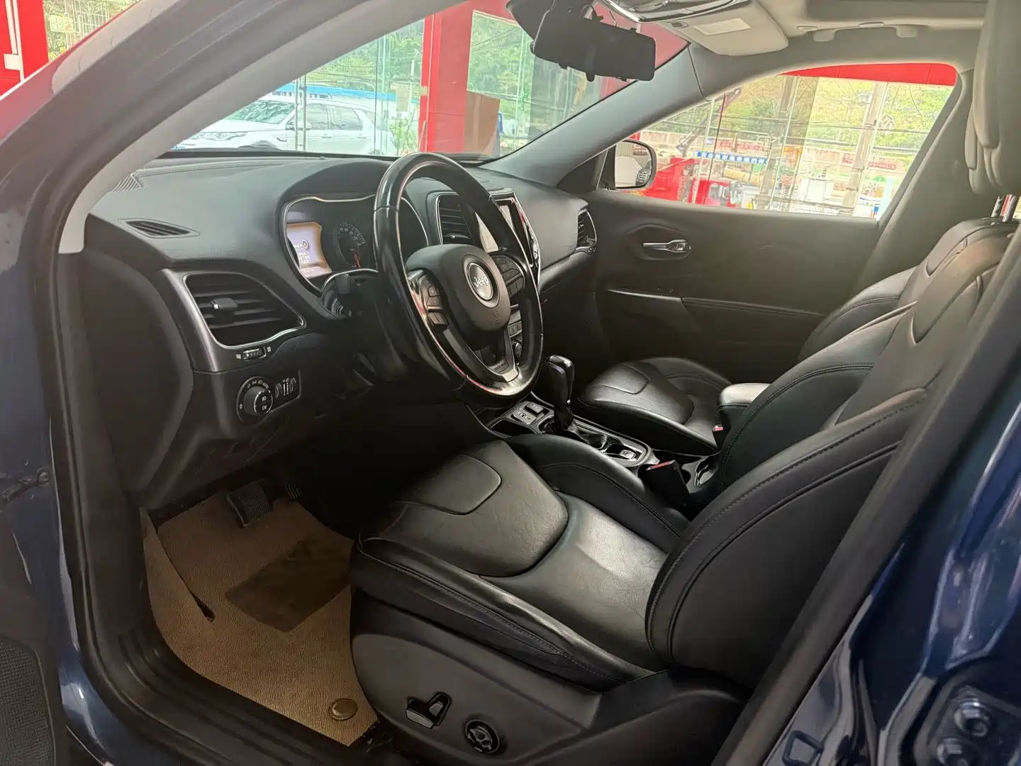 Фото 4 - Jeep Cherokee