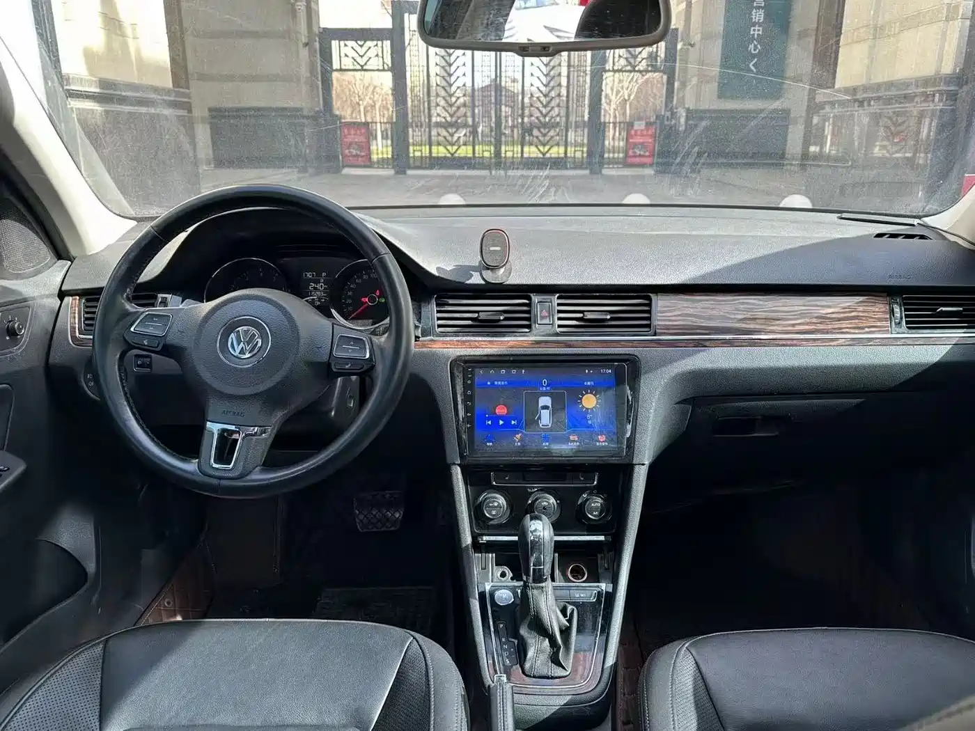 Volkswagen Bora 2014 1.6L Automatic Luxury Edition фото 7