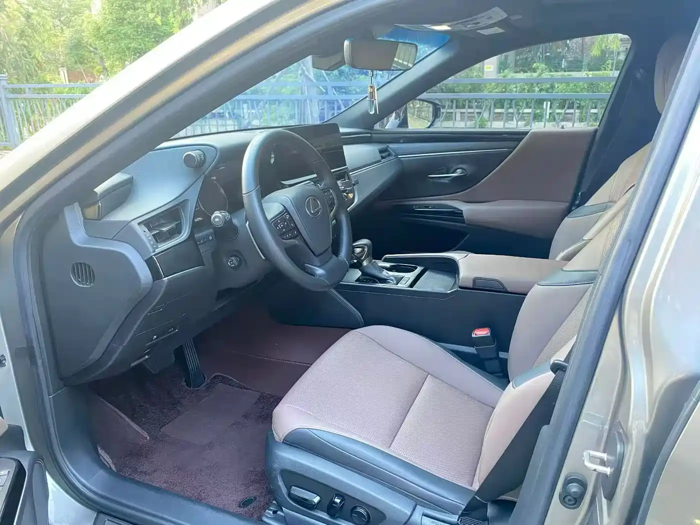 Lexus ES 2023 200 Excellence Edition фото 4