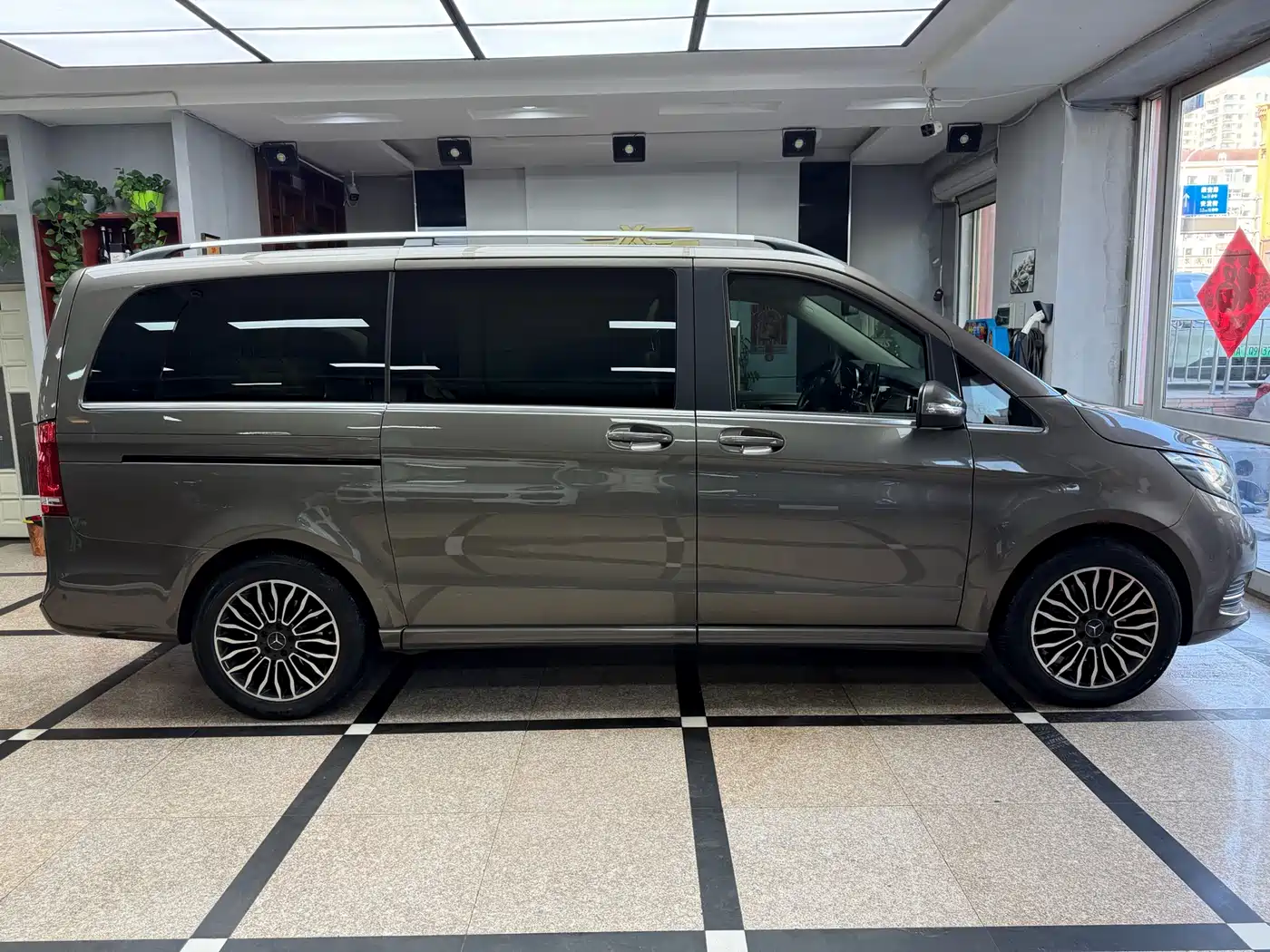 Mercedes-Benz V-Class 2017 Model V 260 Premium Edition фото 4