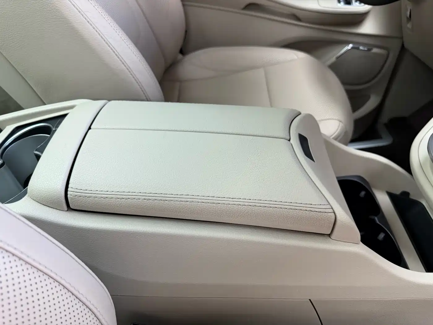 Mercedes-Benz V-Class 2017 Model V 260 Premium Edition фото 51
