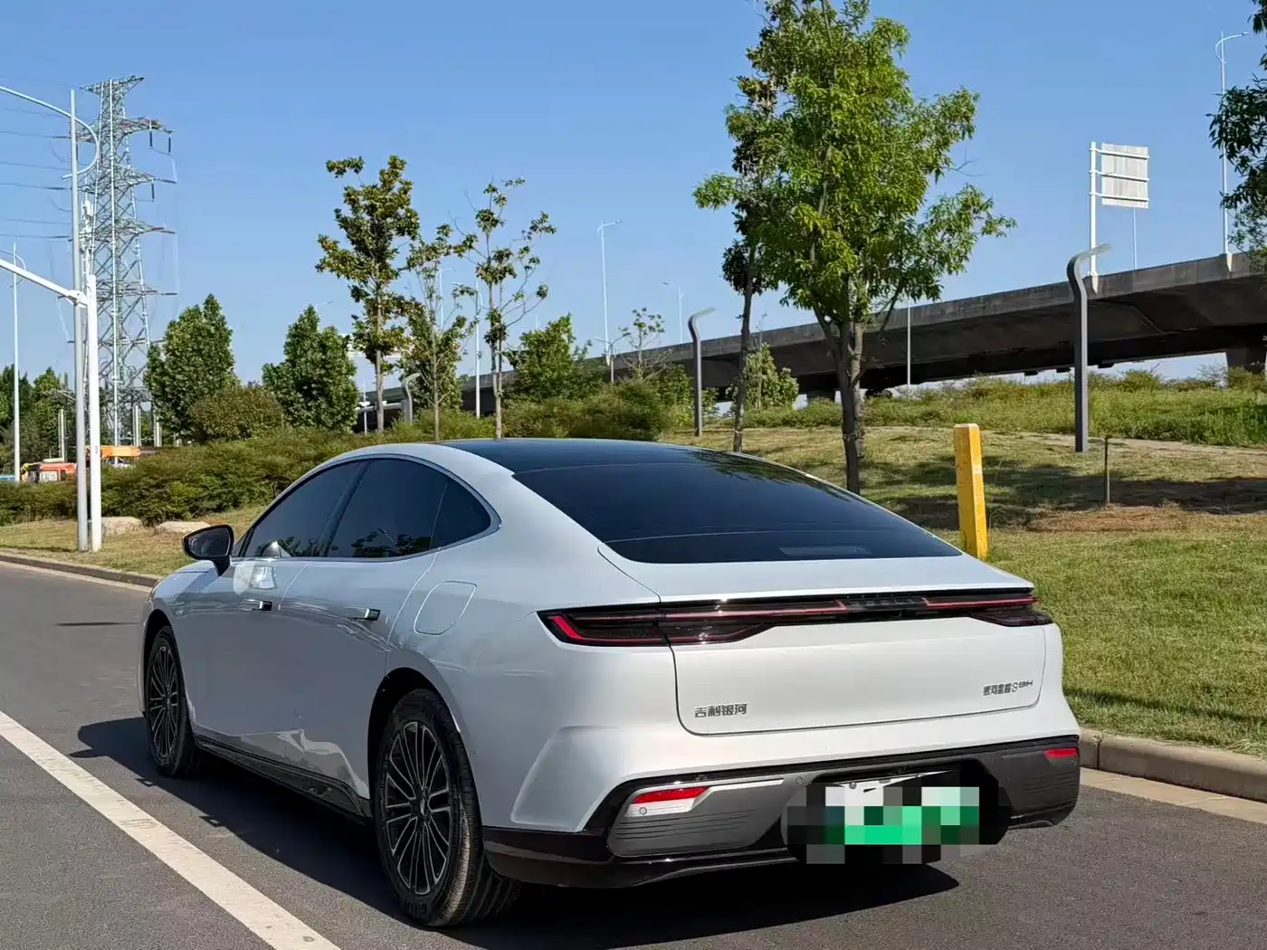 Geely Galaxy Galaxy Xingyao 8 2025 130km EM-i Premium Edition фото 3